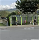 Marquesina publicitaria junto al acceso del Hospital Universitario Galdakao-Usansolo